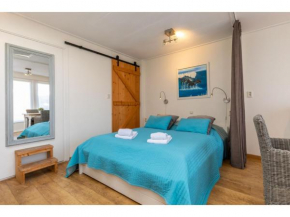 Studio with terrace near the beach